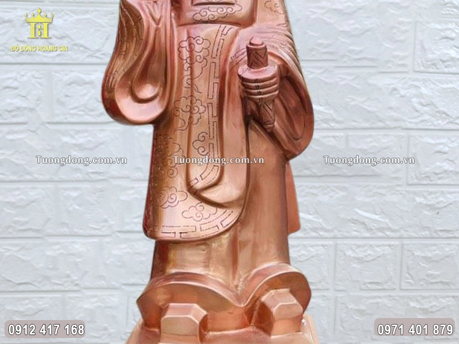 Từng họa tiết hoa văn được chạm khắc sắc nét